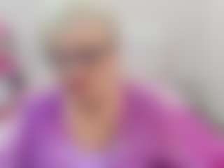 Live cam show with KayleSmoll - Granny Latina on TottyGirls