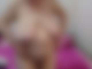Live cam show with KayleSmoll - Granny Blonde Hair on MyBangCams