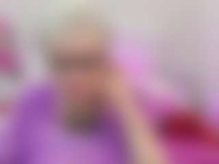 Spettacolo in cam dal vivo con KayleSmoll - Senior su Camsoda