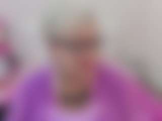 Live cam show with KayleSmoll - Granny Latina on https://playwithruby.com
