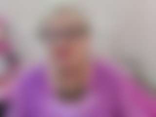 Show de câmera ao vivo com KayleSmoll - Striptease Granny no Camsoda