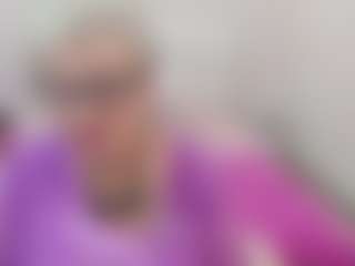 Live cam show with KayleSmoll - Granny on livesuperchat.net