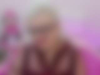 Live cam show with KayleSmoll - Granny on Camming Site
