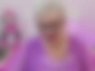Live cam show with KayleSmoll - Granny MILF on Camsoda