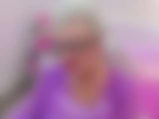 Live cam show with KayleSmoll - Striptease Granny on CamClone