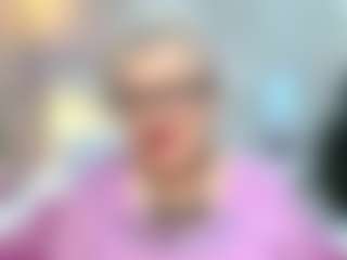 Live cam show with KayleSmoll - Striptease Granny on https://playwithruby.com