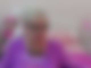 Live cam show with KayleSmoll - Granny Latina on TastyBlacksLive