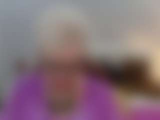 Live cam show with KayleSmoll - Striptease Granny on liverealitysex.com