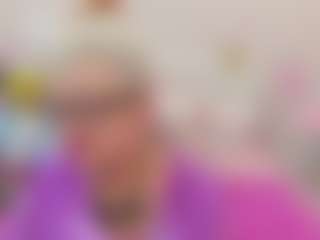 Live cam show with KayleSmoll - Senior on CamwithHer