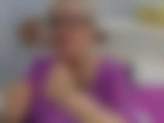 Live cam show with KayleSmoll - Senior on CamClone