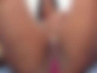 NahirKhan MILF webcam performer live streaming
