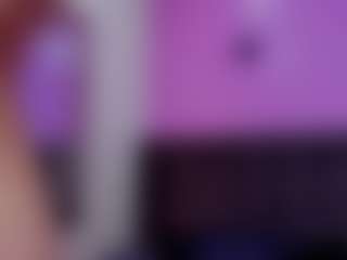 Live cam show with CandyPoppy - Fingers on Camsoda
