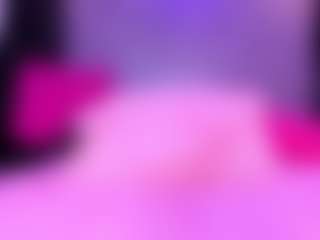 Live cam show with CintyaLeiner - Shaved Pussy on Camsoda