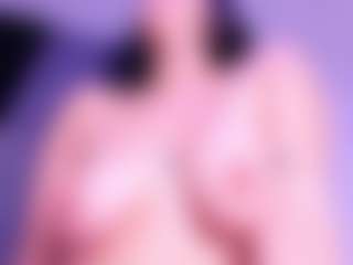 Live cam show with CintyaLeiner - Petite on Camsoda