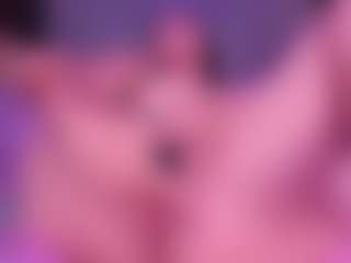 Live cam show with CintyaLeiner - Fingering on CamClone