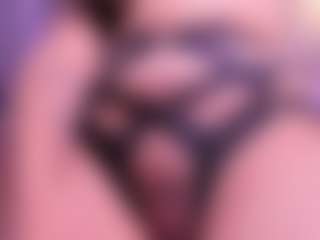 Live cam show with CintyaLeiner - Oil on Mixed Magazine Live