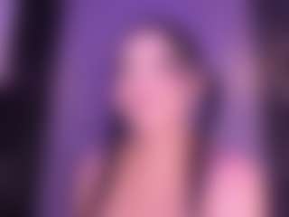 Live cam show with CintyaLeiner - Petite on livesuperchat.net