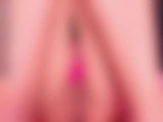 Live cam show with CintyaLeiner - Squirt on CamwithHer