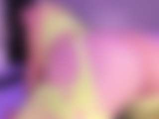 Live cam show with CintyaLeiner - Public on MyBangCams