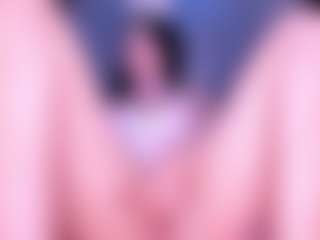 Live cam show with CintyaLeiner - Public on Streamer API