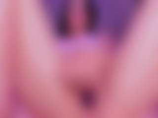 Live cam show with CintyaLeiner - Striptease on Camsoda