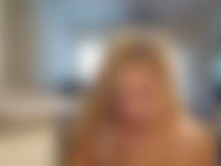 Live cam show with tiphanyblu - Bedroom on Mixed Magazine Live