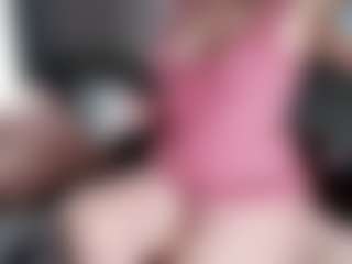 Samantha MILF webcam performer live streaming