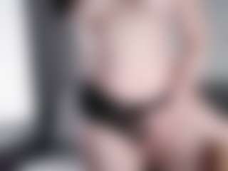 Live cam show with Samantha - Middle Aged on Camsoda
