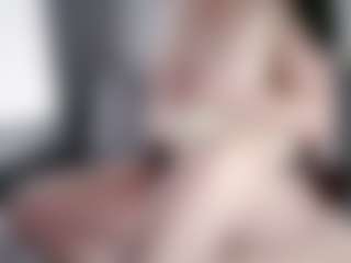 Live cam show with Samantha - Shaved Pussy MILF on Camming Site