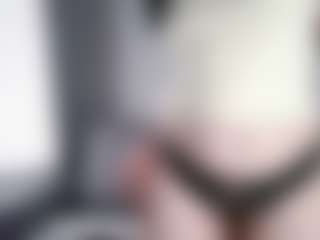 Modelka MILF Samantha nadaje na żywo
