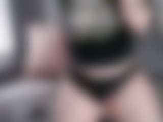 Samantha MILF webcam performer live streaming