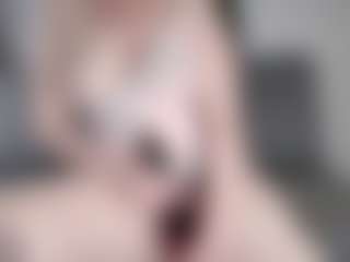 Live cam show with Samantha - Bedroom MILF on Camsoda
