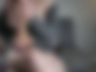 Live cam show with Samantha - Strip MILF on sexytreat.net