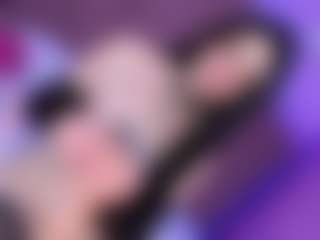 EvaaMooree's Live Sex Cam Show