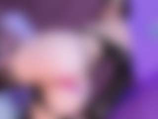 EvaaMooree's Live Sex Cam Show