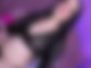 EvaaMooree's Live Sex Cam Show