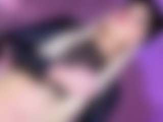 EvaaMooree's Live Sex Cam Show