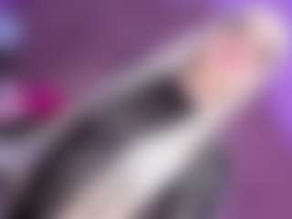EvaaMooree's Live Sex Cam Show