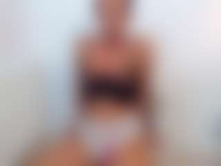 lovelybrowniee's Live Sex Cam Show