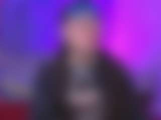 Live cam show with Charlotte - Athletic on Soda Cam