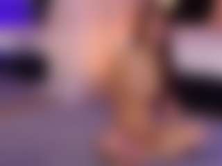 Live cam show with Latina Fit Julieta - Long Legs on Camming Site