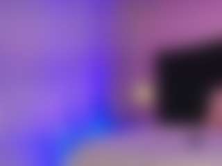 Live cam show with Latina Fit Julieta - Flexible on SmokeAndPoke
