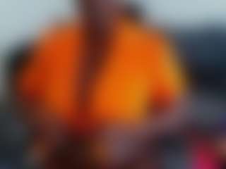 Live cam show with Prettychoco - Fingers on Camsoda