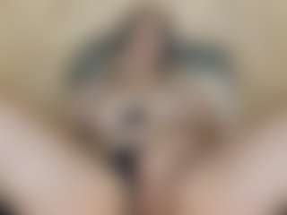 Cristinnaa MILF webcam performer live streaming