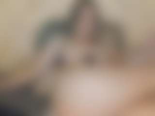 Cristinnaa MILF webcam performer live streaming