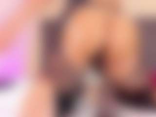 Live cam show with Kim-Baker2 - Ebony Petite on Camsoda
