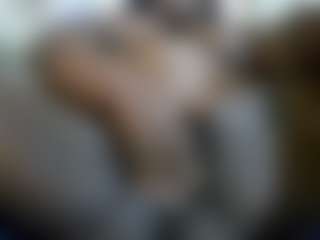 Live cam show with happysonia - Bedroom on CamClone