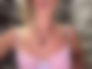 Live cam show with BlakeWow - Solo on intimatelivegirls.com