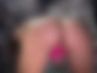 Live cam show with BlakeWow - Living Room on camgirlchat.live