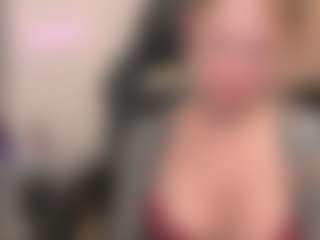 Live cam show with lerika-moore - Sexwebcam MILF on SpankPalCams